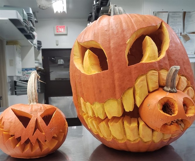 Here are two hungry looking jack-o-lanterns in Vernon. 