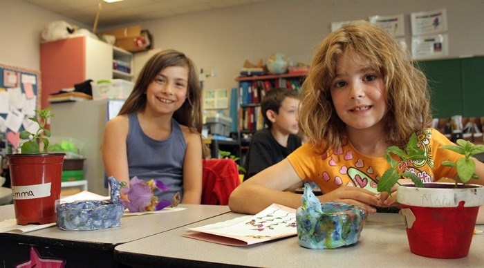 Emma Todor, left, and Mary Pendleton enjoyed making their Mother's Day gifts.