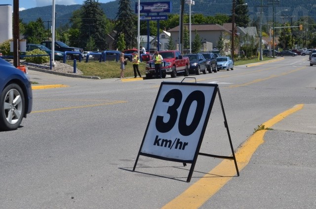 Many drivers appeared to miss noticing this sandwich board altogether. 