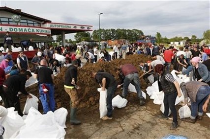 Bosnian people prepare sandbags to protect the city from flooding near Orasje 200 kms north of Sarajevo, on Sunday May 18, 2014.