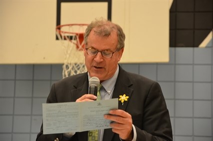 Liberal incumbent Steve Thomson took a walk down memory lane last night, reading out his very own first grade report card from the former Anne McClymont Elementary School. His teacher made comments about Thomson being too chatty in the classroom.