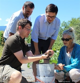 Waste official Cameron Baughen of the Regional District of Okanagan and Similkameen holds some worms up on Saturday for district chair person Mark Pendergraft, Penticton councillor Wesley Hopkin and Penticton Community Garden President Carol Allen.