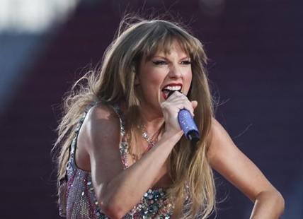 Taylor Swift tickets up for grabs at Central Okanagan Hospice Association online auction