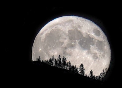 Full Beaver Moon could appear orange in skies over Kamloops, Okanagan