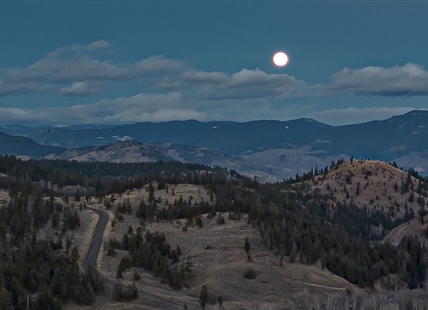 iN PHOTOS: Rare Christmastime Cold Moon lit up skies in Kamloops, Okanagan