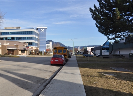 Kelowna business owners take fight against bike lane to city hall