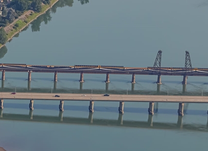 Why a CN railroad bridge in Kamloops has two tall towers