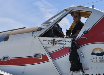 'Brothers' in the air fly from Kamloops to douse wildfires from the sky