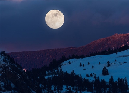 Near perfect conditions to view full Wolf moon in Kamloops, Okanagan