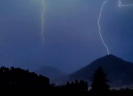 iN VIDEO: Lightning storm electrifies sky over Kamloops