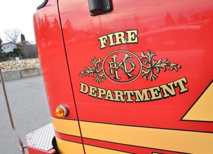 Man taken to hospital after mobile home fire in Kelowna