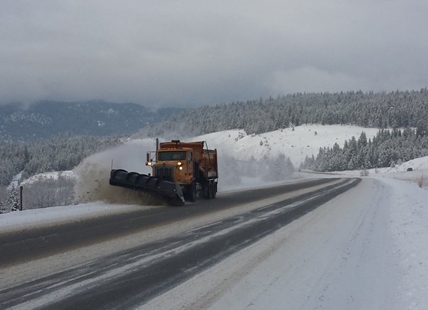 Heavy snow on Coquihalla and Hope to Princeton highways expected to taper off this afternoon