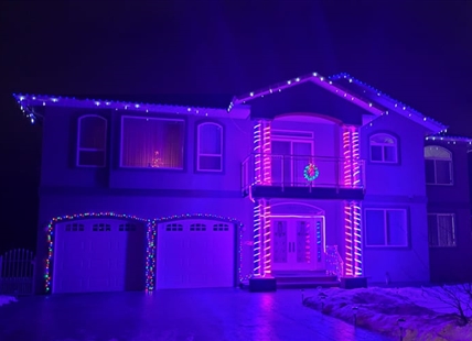 iN VIDEO: Drive-by of Christmas light displays in Penticton