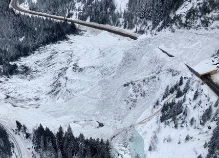 How avalanche techs keep drivers safe on B.C. highways in winter