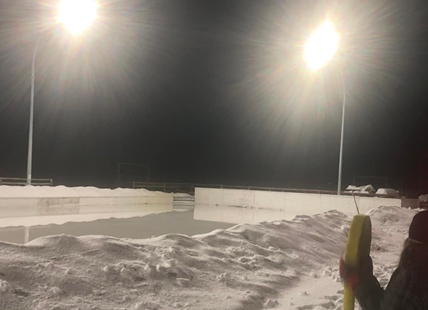 'Get out and enjoy it,' Peachland firefighters say after re-opening outdoor skating rink