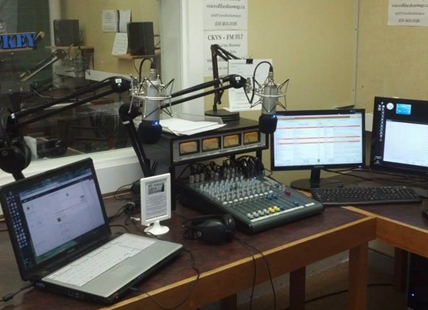 Hostile takeover? Anti-vaxxers move to overtake Shuswap community radio board