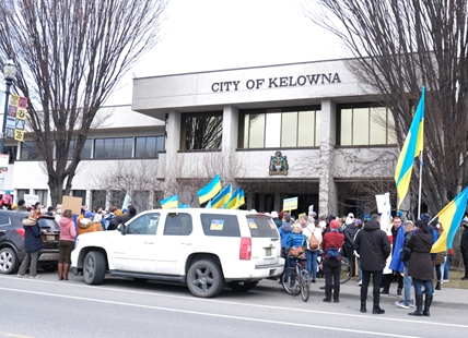 Ukrainian flag to be displayed in Kelowna council chambers