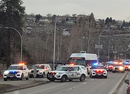 Police surround bus on Kamloops bridge for report of handgun