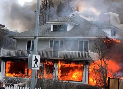 iN VIDEO: Fire destroys heritage home on Okanagan Lake in Penticton