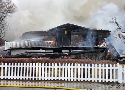 Fire destroys heritage home on Okanagan Lake in Penticton