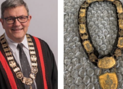 Kamloops guitar maker offers reward for return of missing mayor's chain