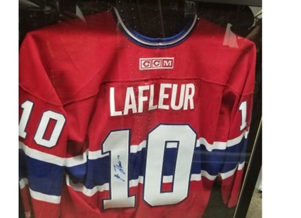 Valuable signed memorabilia found in Kelowna storage locker; RCMP looking for owner