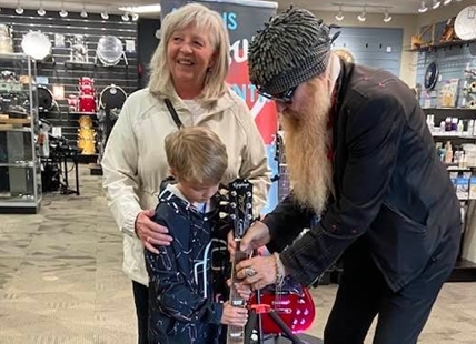 ZZ Top's Billy Gibbons drops in for visit at Kamloops music shop