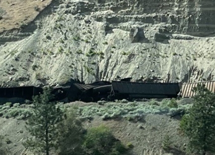 CN train derails, causes small fire near Lytton