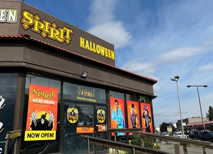 Kamloops Spirit Halloween employee threatened with knife during theft