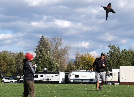 Winds pick up in Okanagan as Environment Canada warns of outages, damage