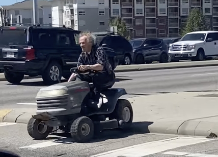 iN VIDEO: Man takes lawnmower for a spin through busy Kelowna intersection