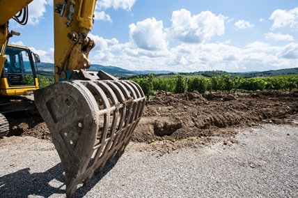 Okanagan Excavator Highlights Land Development Possibilities