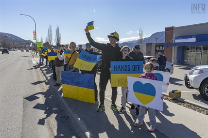 iN PHOTOS: 'I'll do whatever I can,' Solidarity rally with Ukraine held in Penticton