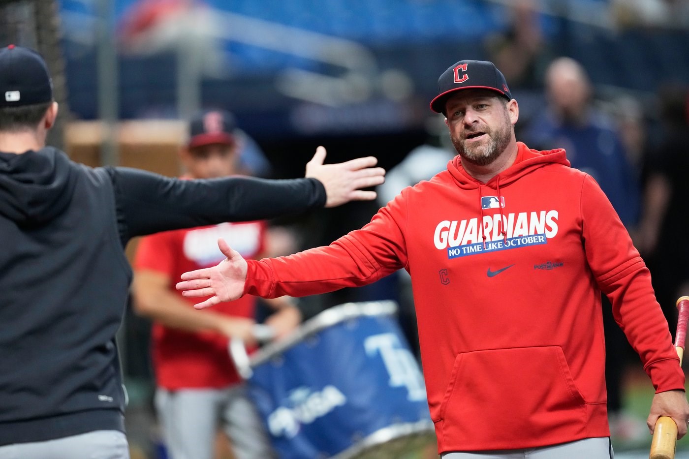 Guardians manager Stephen Vogt says he'll be back with club, dismisses rumors about move to Mariners