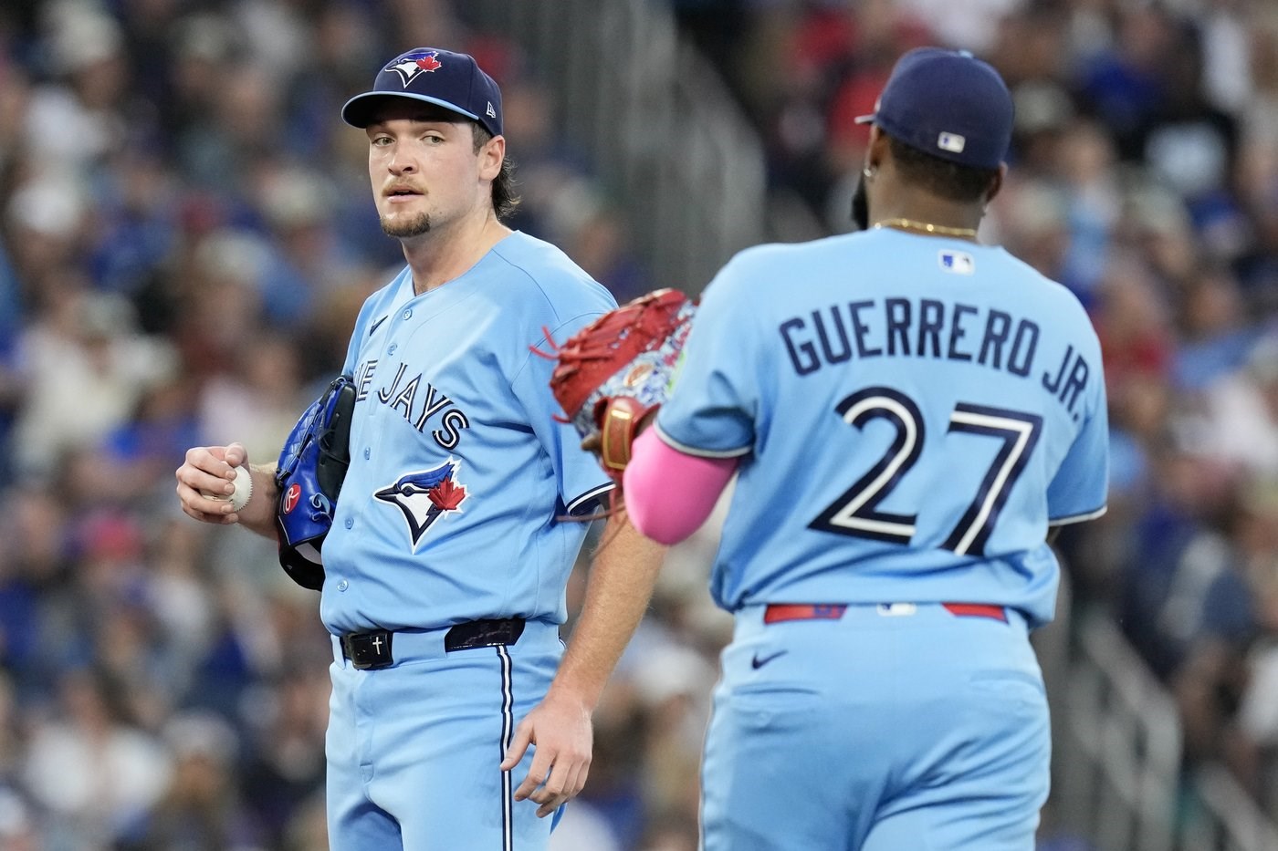 Loperfido scores tiebreaking run on error in eighth as Astros top Blue Jays 3-1