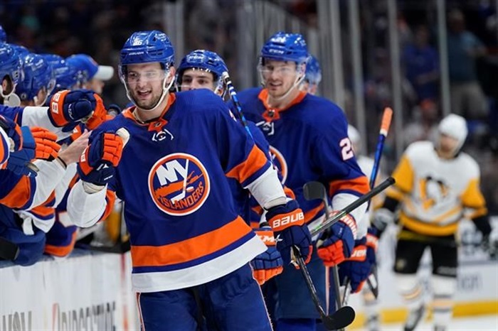 Sorokin, Islanders beat Penguins 4-1 in Game 4 to tie series | iNFOnews ...