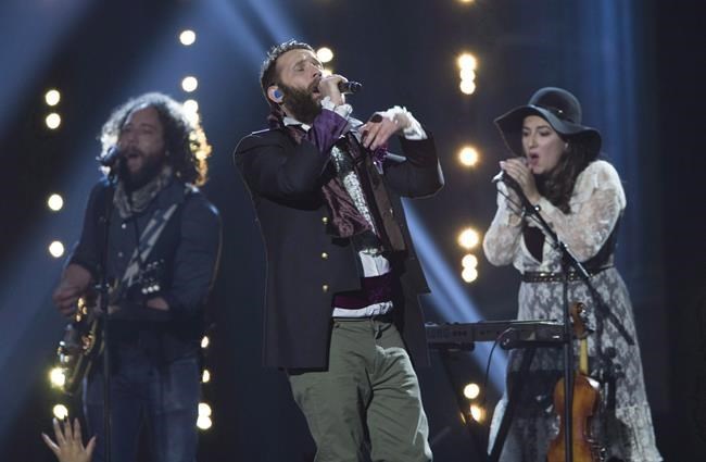 Strumbellas lead singer Simon Ward steps away from microphone for new lead vocalist | iNFOnews - Vimarsana News
