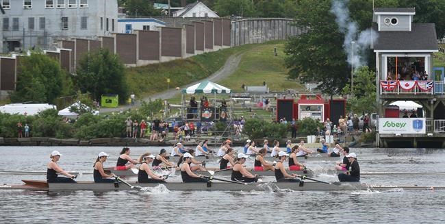 Women row same distance as men for first time in 204 year old St