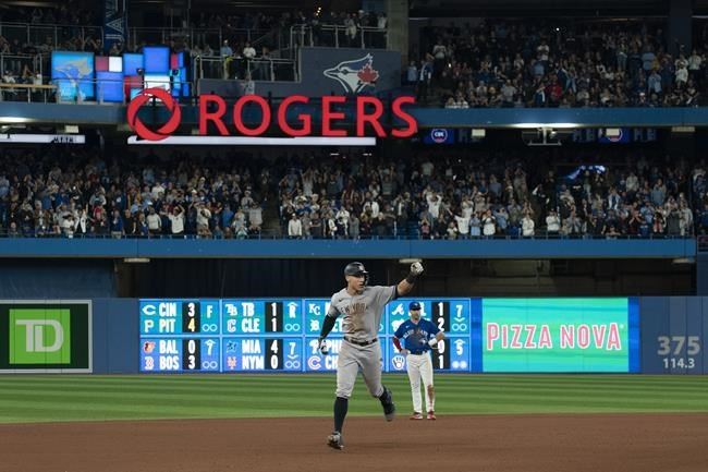 Yankees' Aaron Judge 61st homer almost caught by Toronto fan