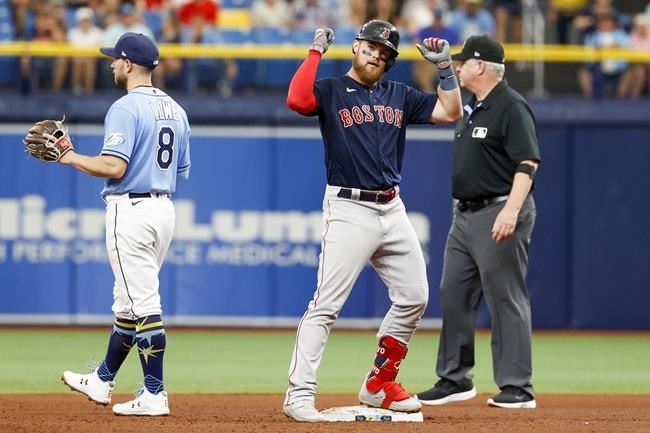 Sandoval has 3 hits in return to Boston, Braves win 3-1