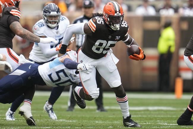 Browns place franchise tag on tight end David Njoku