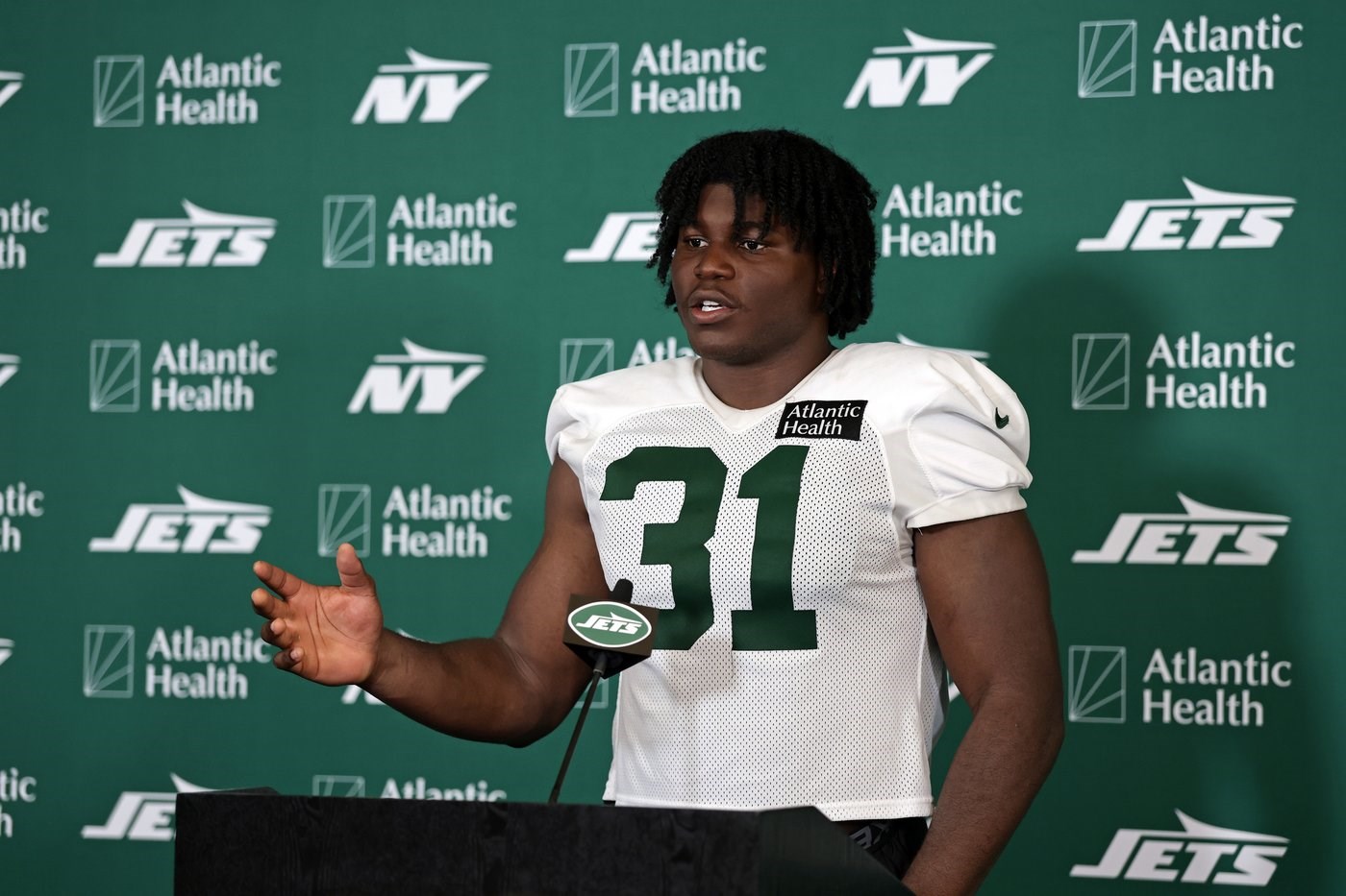 Jets rookie David Bailey limps off with an ankle injury, but coach Aaron Glenn says he'll be fine