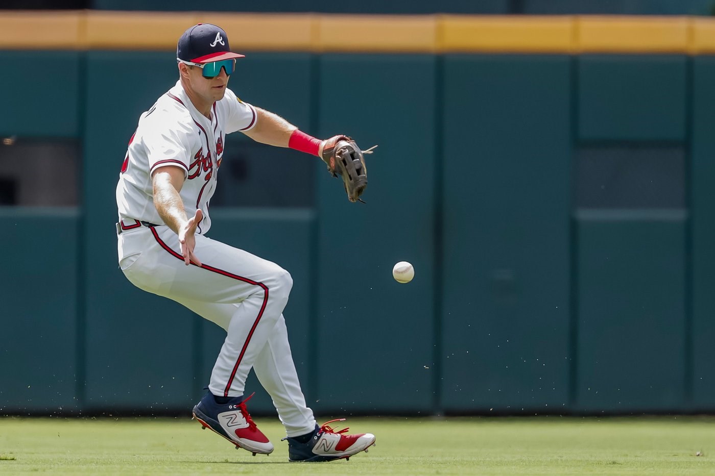 Rays denied potential playoff clinch as Braves win 3-1 behind Martín Pérez and Austin Riley