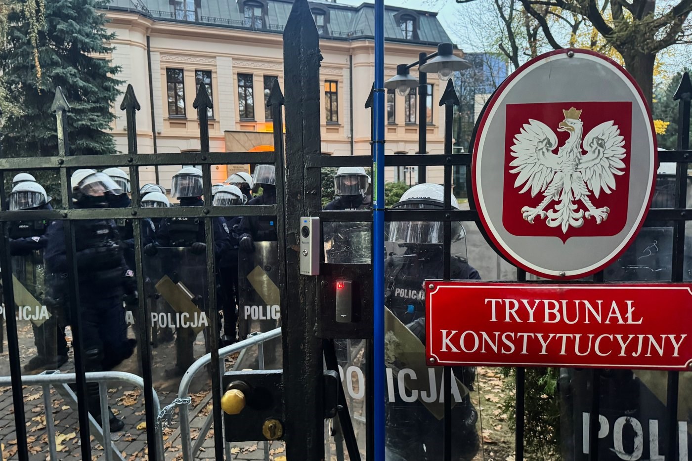 Police detain 3 protesters during overnight rally as Polish president backs suspended judge