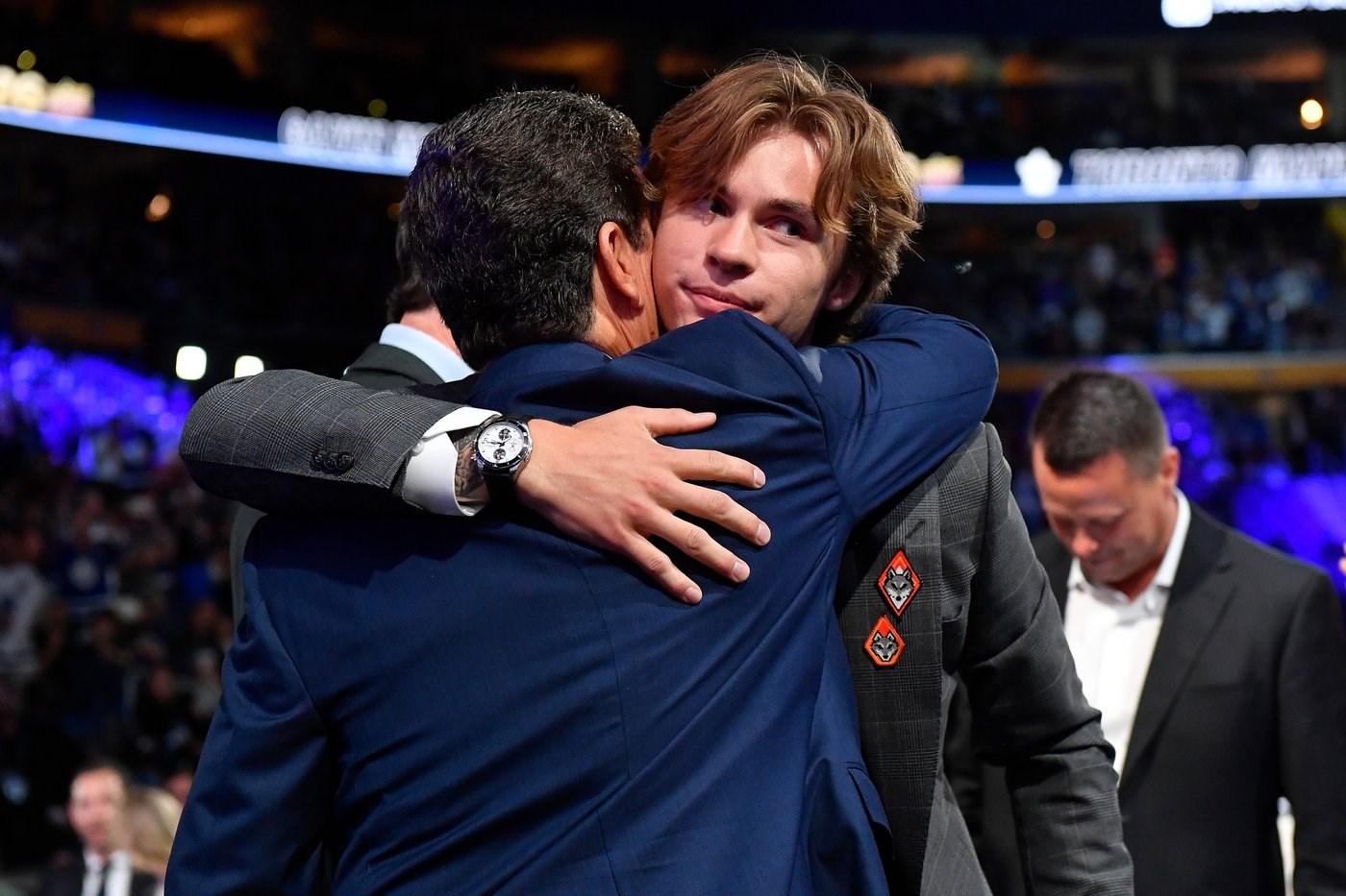 Maple Leafs top pick Gavin McKenna to live with John Tavares this season