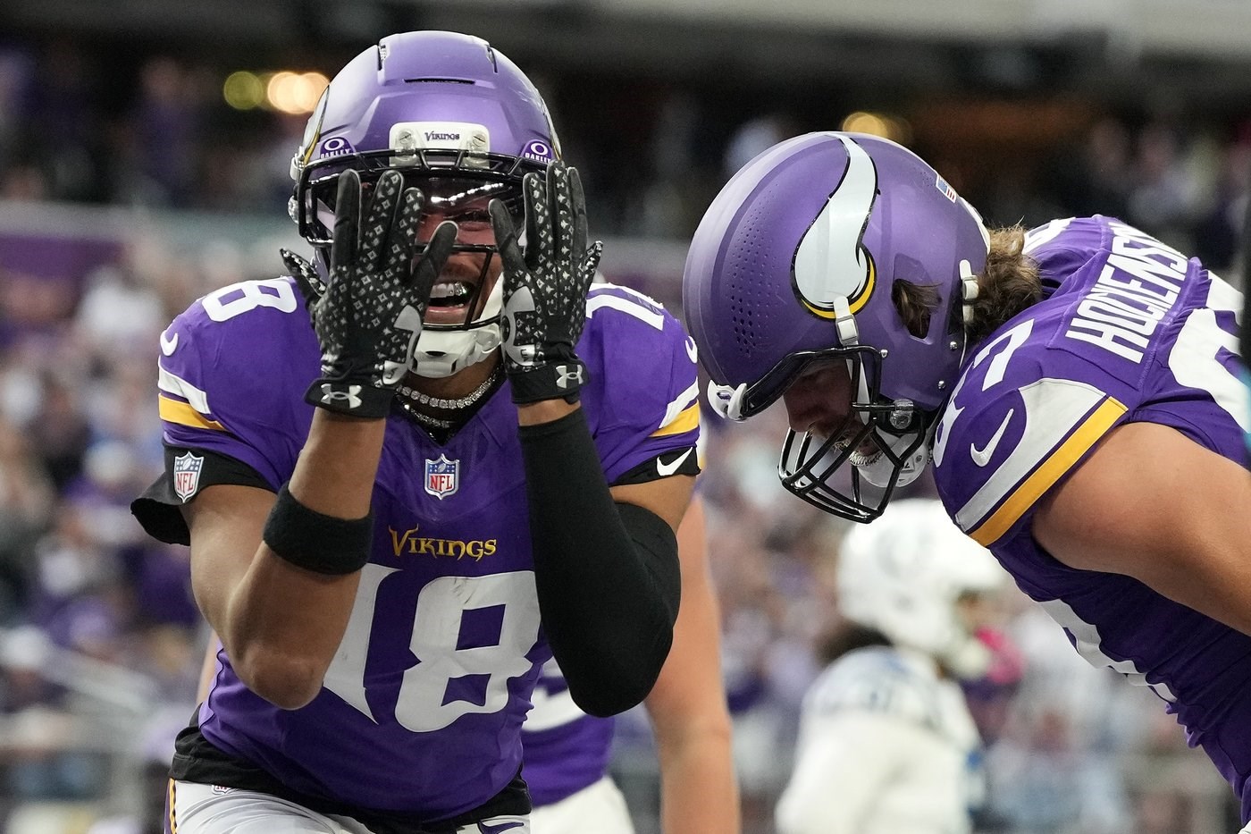 Turnaround by the Vikings and collapse by the Chargers make for a first in the NFL
