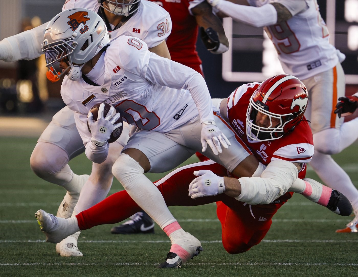 Calgary Stampeders keep playoff hopes alive with 32-13 win over B.C. Lions