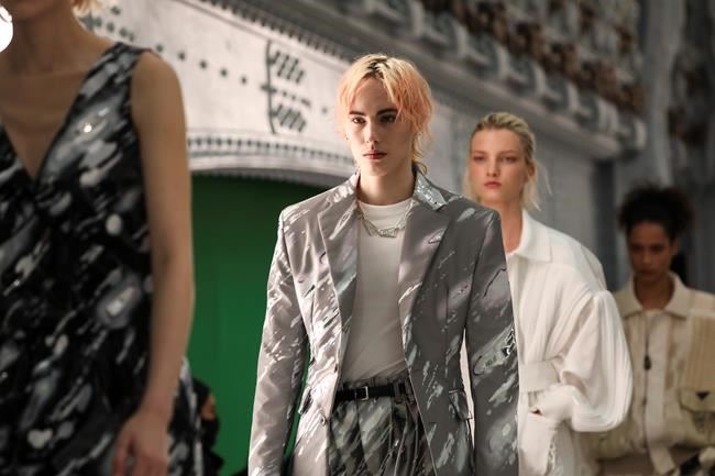 Paris Fashion Week 2021 dazzles visitors with glamor