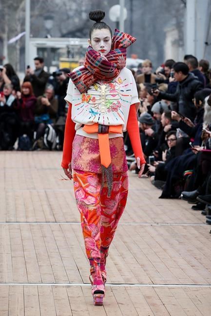 LVMH on X: .@kenzo presented #CollectionMemento3 during Fall/Winter  2018-19 Paris Fashion Week featuring a floral theme and relaxed  silhouettes, inspired by Le Douanier Rousseau. #FashionWeek #PFW18    / X