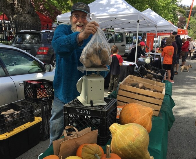 Buskers, food, and fresh produce at the Wednesday and Saturday Kamloops Farmers Markets. A fun, family-friend tradition for over 40 years.